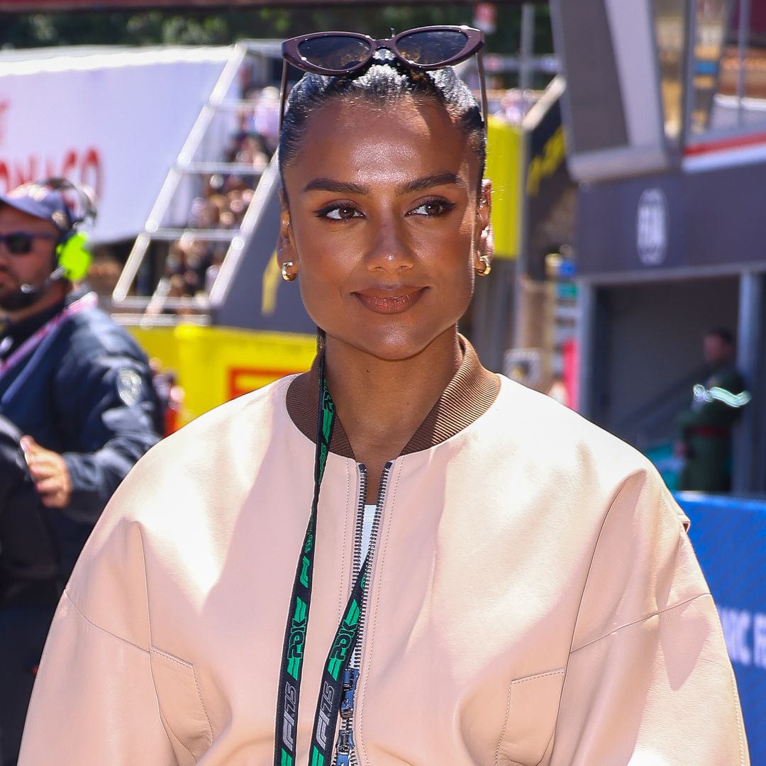 Simone Ashley se queda fuera de la nueva película de Brad Pitt por un giro en el guion