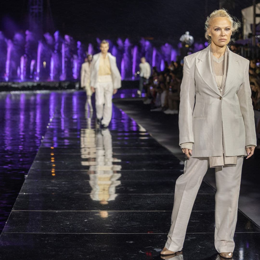 El momentazo de Pamela Anderson como modelo de pasarela en el desfile del que todos hablan