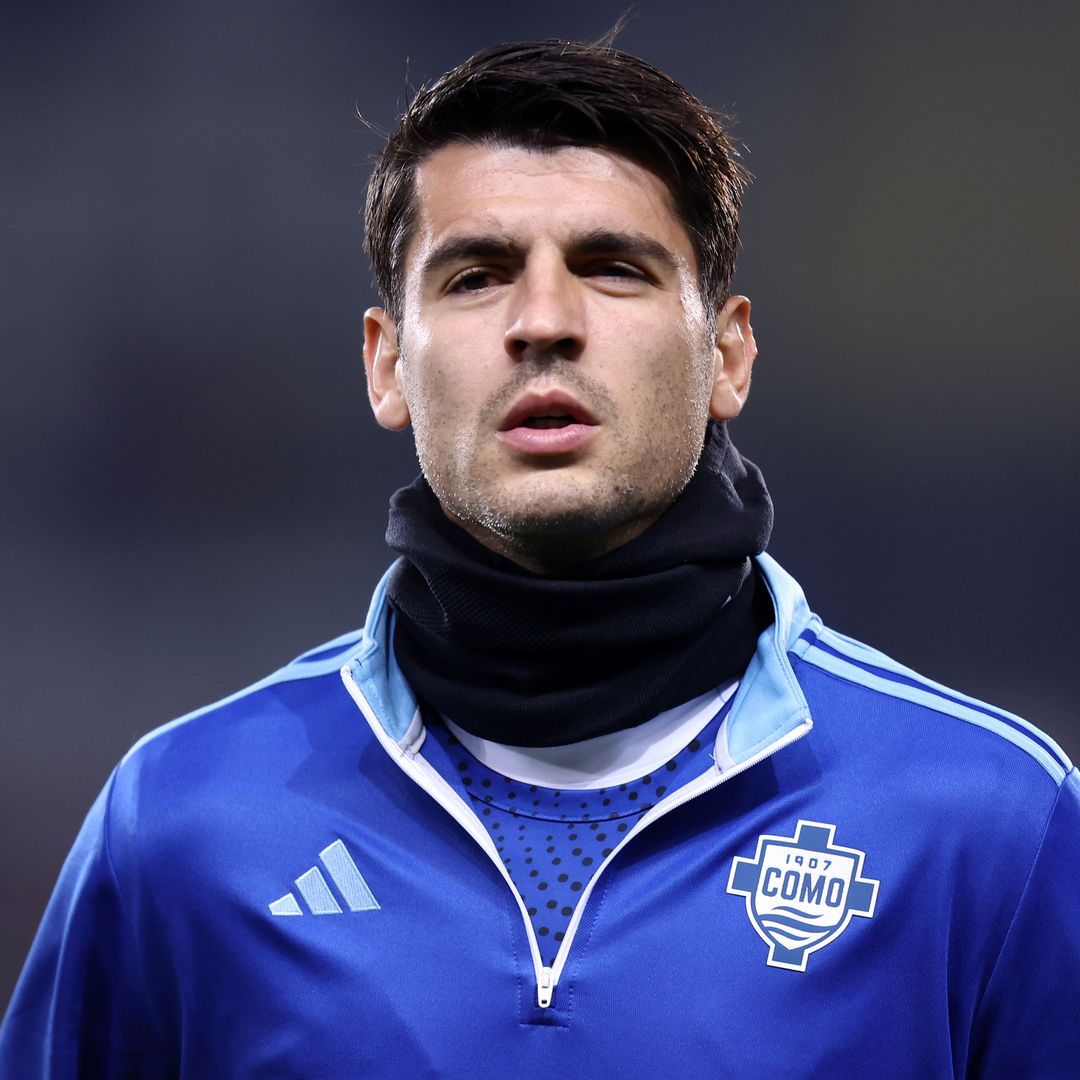 Álvaro Morata durante un partido con el Como 1907 en noviembre de 2025