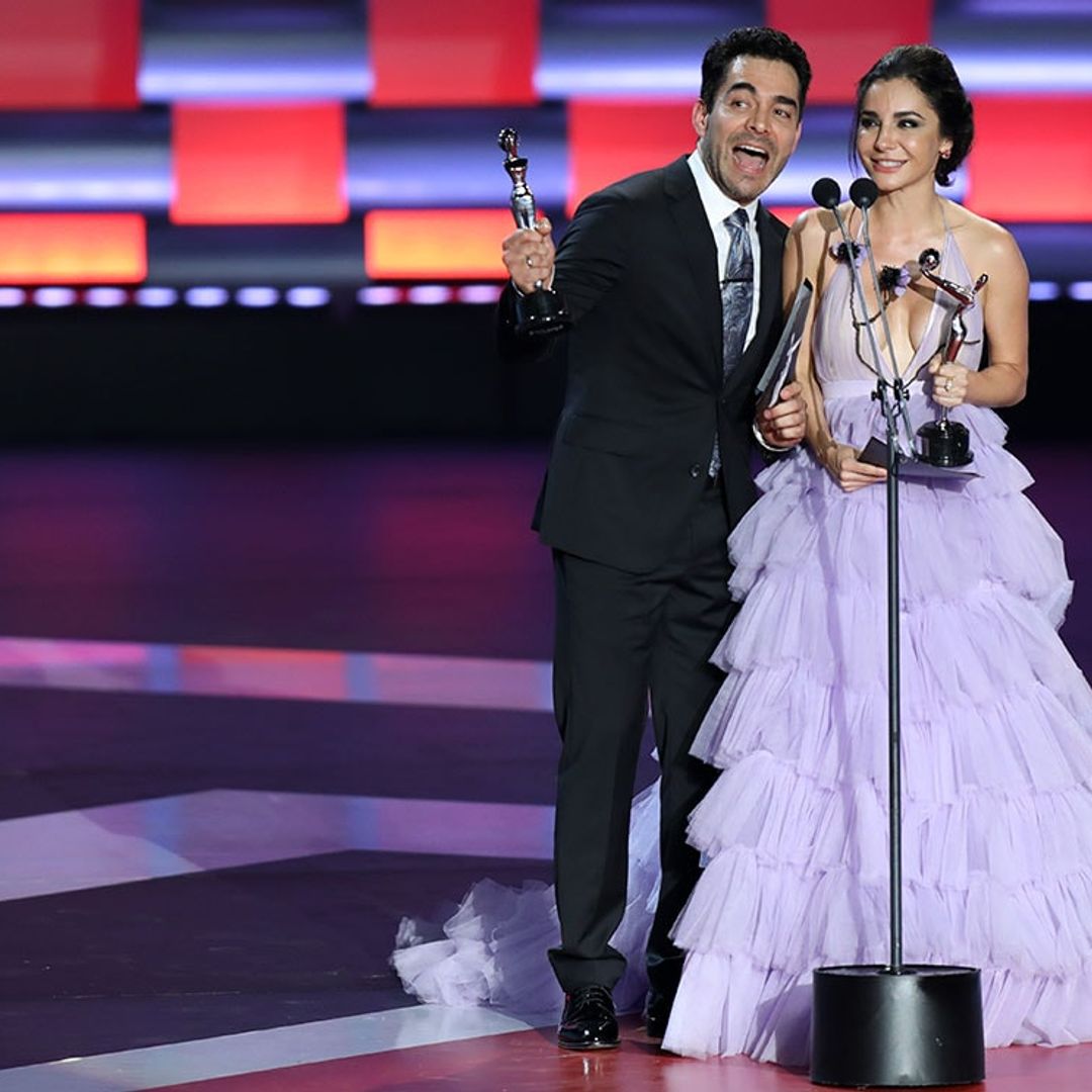 Vuelve a ver la llegada de las estrellas a los Premios Platino desde nuestra sala ¡HOLA!