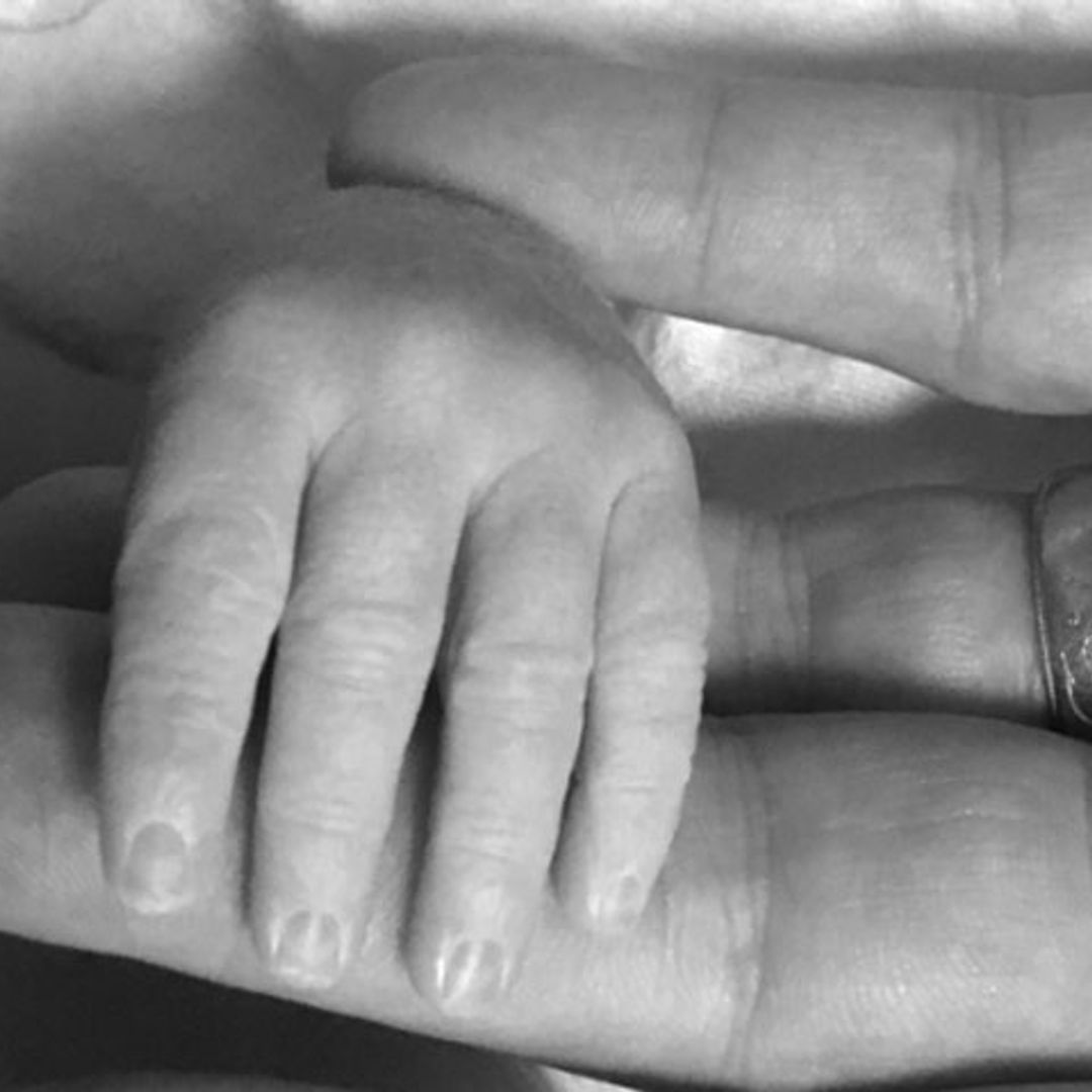 ‘Den la bienvenida a Beau McDermott’, anuncia una feliz y aliviada Tori Spelling