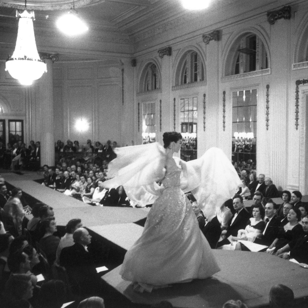 Desfile de Dior en el salón de baile del Hotel Gleneagles, en Escocia (1955)