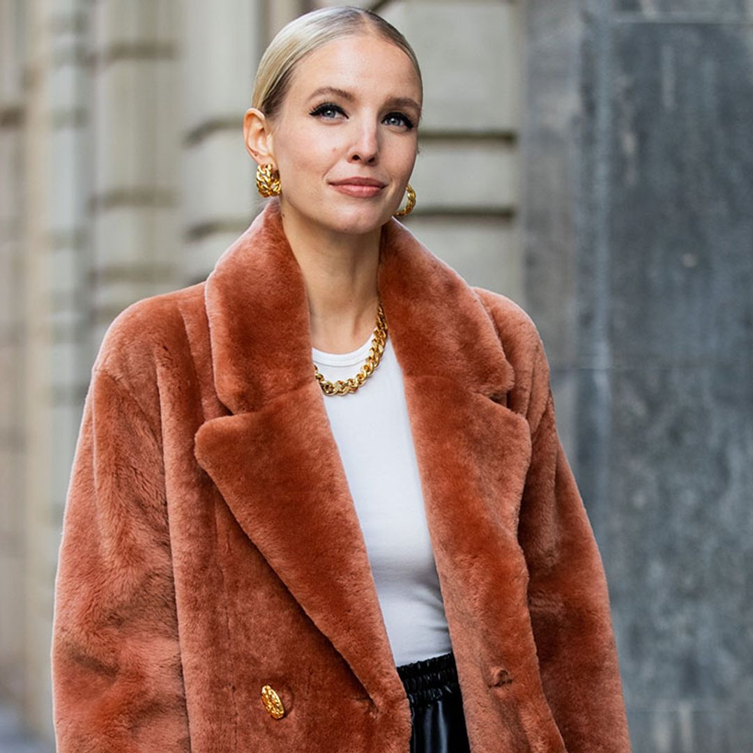 ¡Bienvenido, invierno! Prendas 'peluche' y complementos de borreguito para no pasar frío