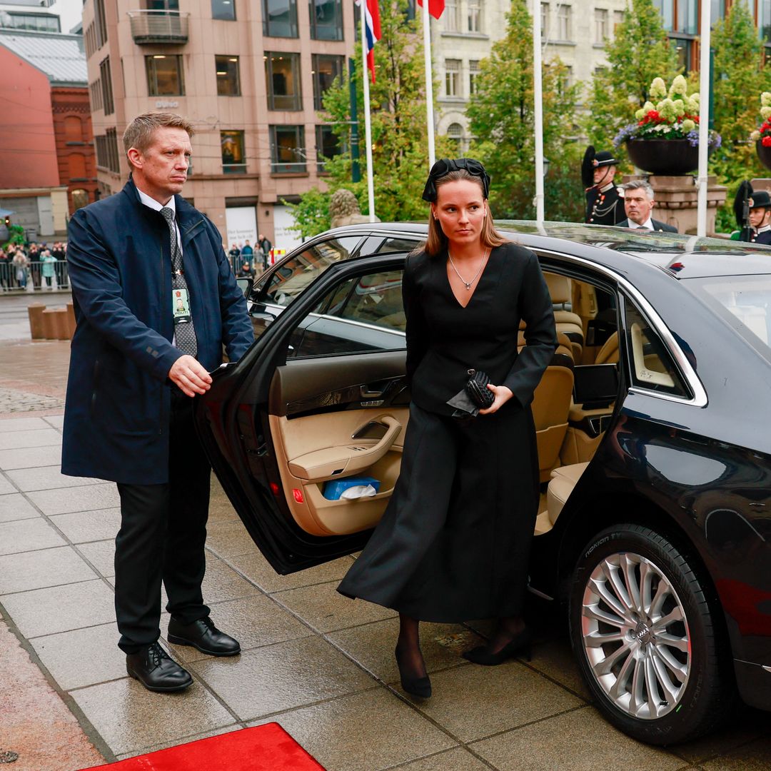 Ingrid de Noruega reaparece como la princesa más triste en la histórica apertura del reinado de Haakon VIII