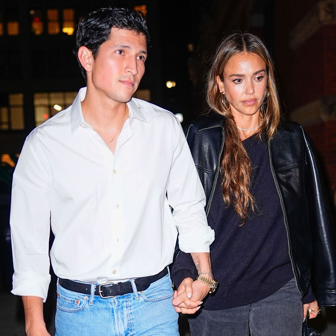 Jessica Alba y Danny Ramirez paseando por Nueva York en septiembre de 2025