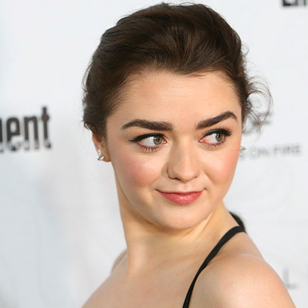 Guía de maquillaje: Así potencia sus pómulos  Maisie Williams