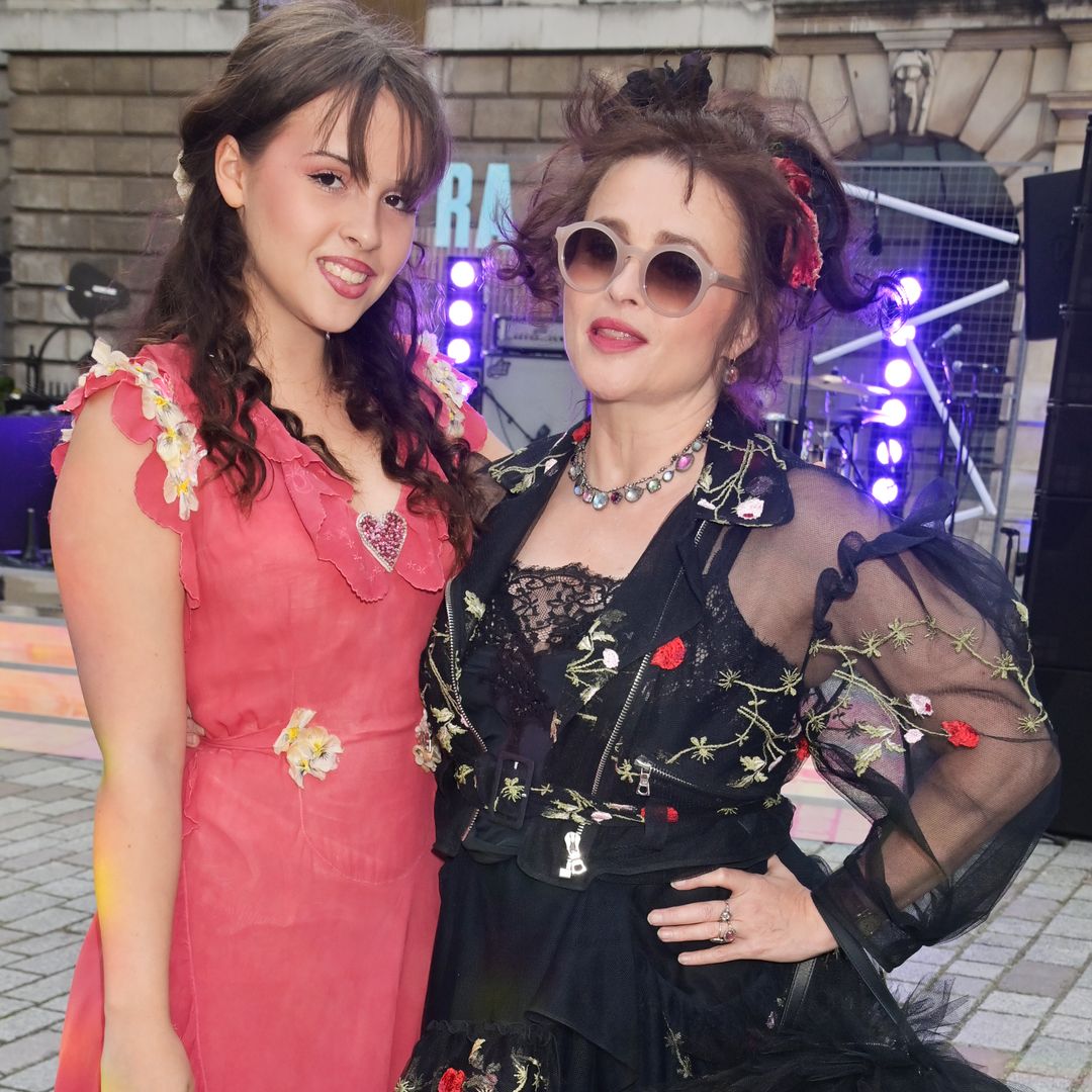 La hija de Helena Bonham Carter y Tim Burton: 17 años y el mismo estilo excéntrico de sus padres