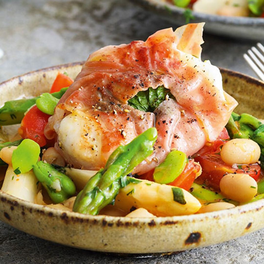 'Saltimbocca' de rape con alubias y verduras