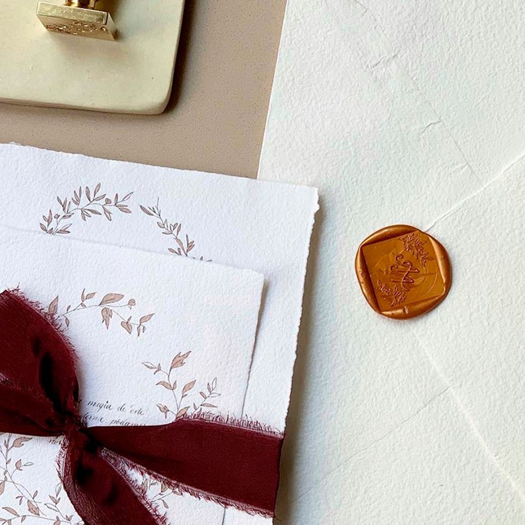Por qué un sello de lacre es el toque que tu invitación necesita