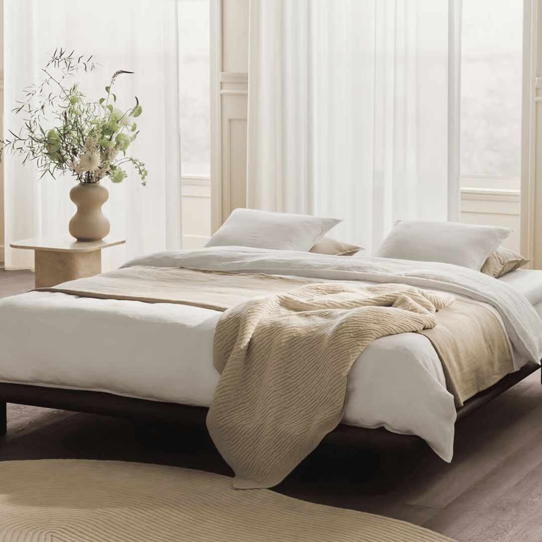 La ropa de cama que necesitas este verano: tejidos frescos, estampados y diseños para dormir mejor con calor