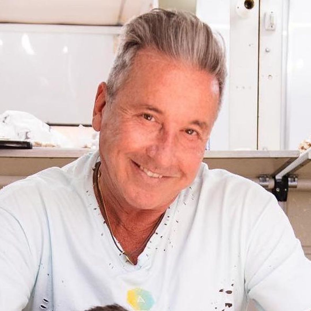 Por primera vez, Ricardo Montaner posa con sus adorados nietos Índigo y Apolo