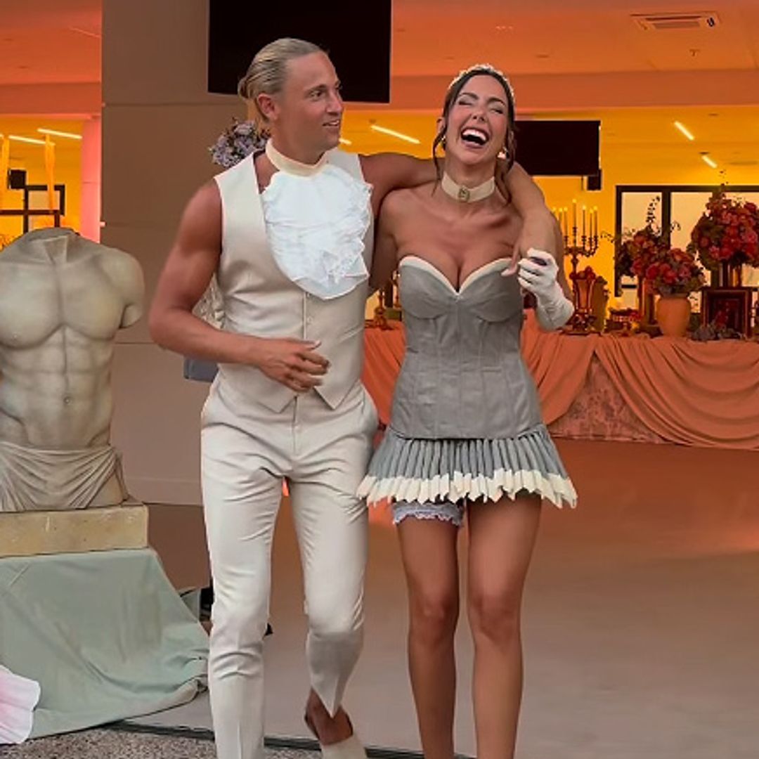 Paddy Noarbe zanja las críticas en su 30 cumpleaños con un fiestón al más puro estilo 'Bridgerton' y un beso de película con Marcos Llorente