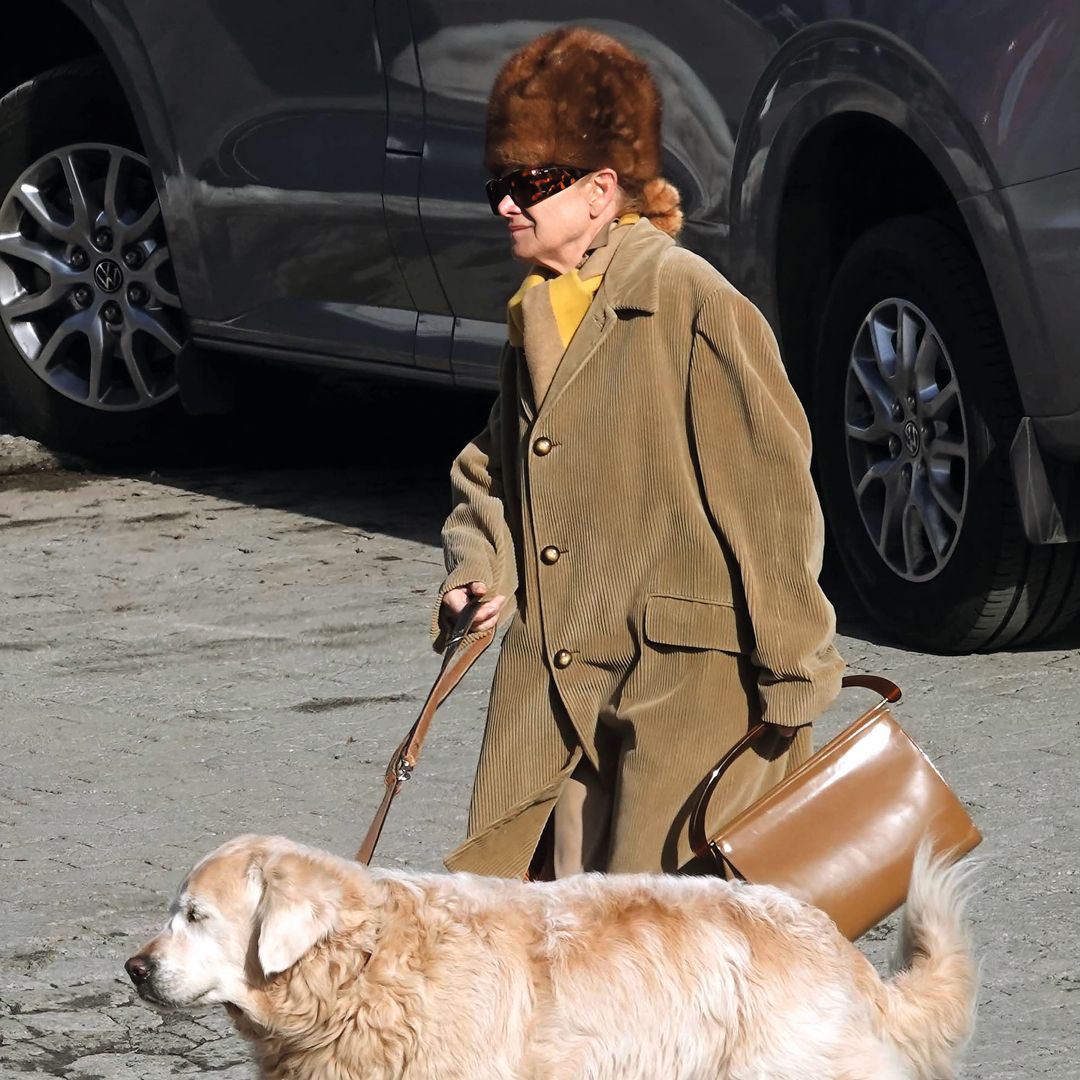 IMÁGENES EXCLUSIVAS: El impactante look de Lady Elena Foster para hacer frente al frío en su lujoso refugio de St. Moritz