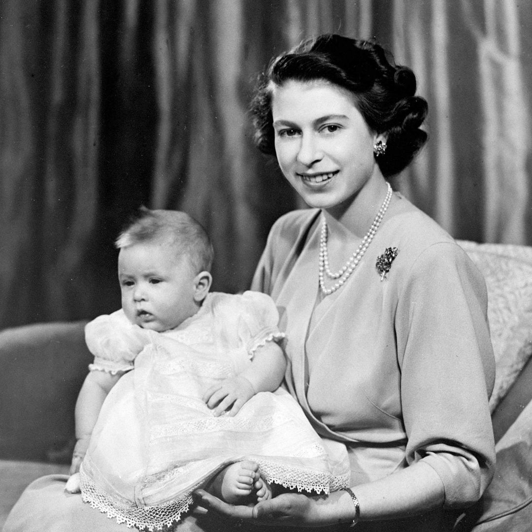 De las nodrizas a la lactancia: así cambió la reina Isabel II la maternidad de la Familia Real