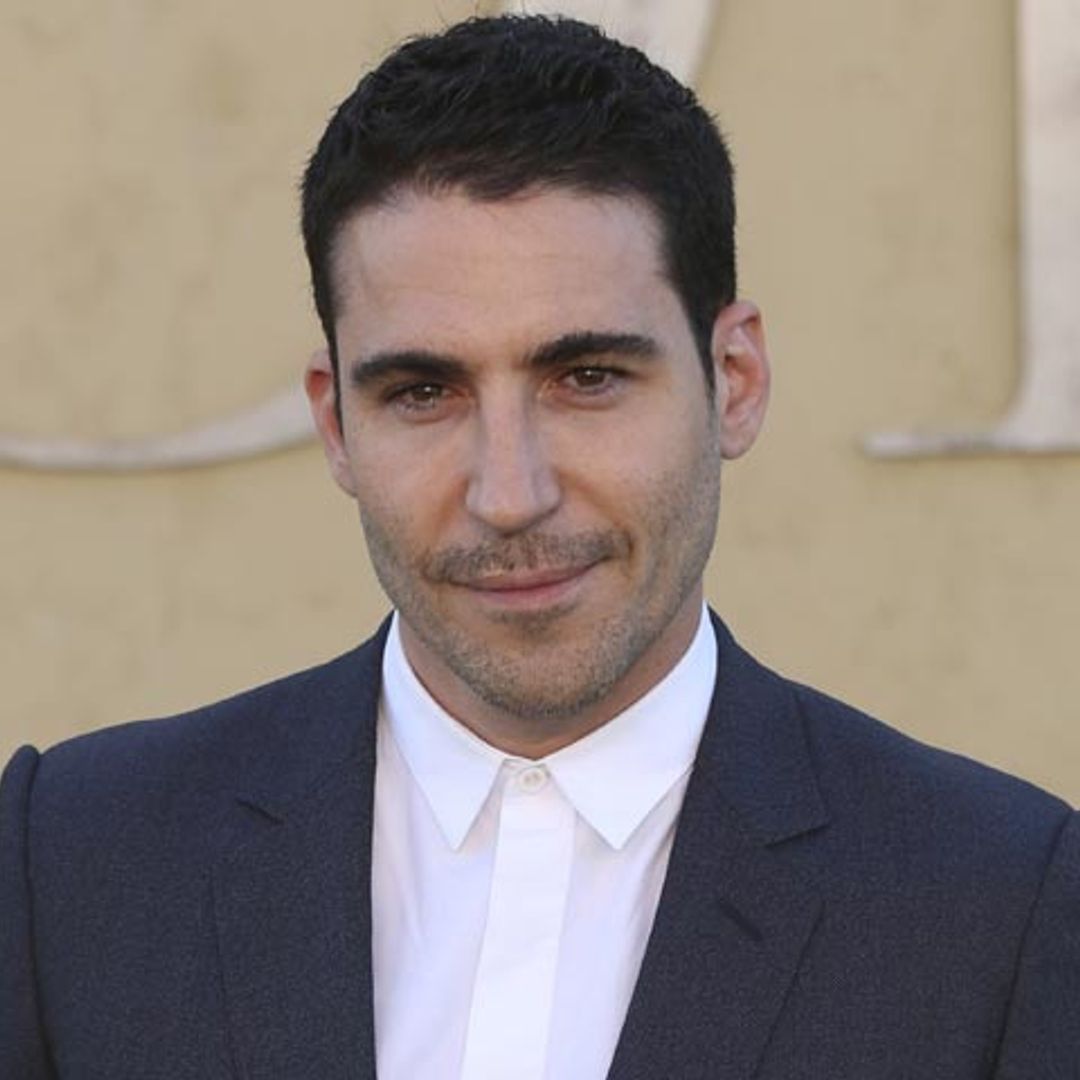 Miguel Ángel Silvestre nos deja sin palabras con su baile, ¿de quién se acuerda cuando sale a la pista?