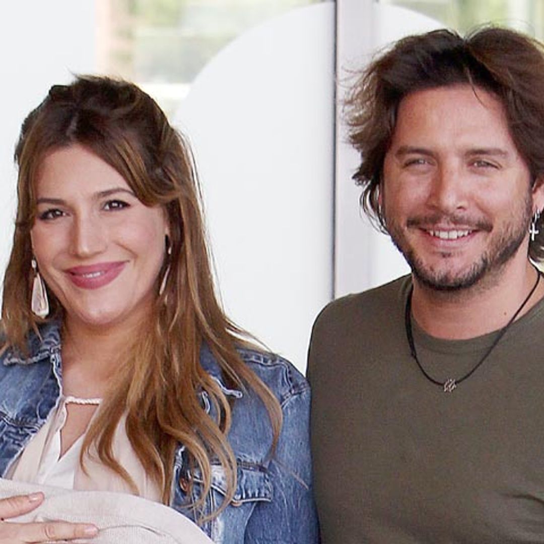La tierna imagen con la que Almudena Navalón y Manuel Carrasco celebran los 10 meses de su hija
