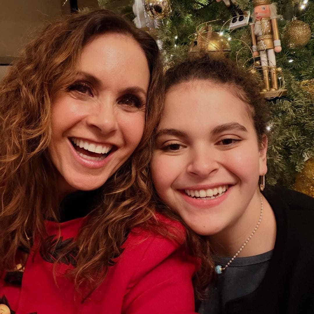 Lucero comparte vistazos de su celebración en familia junto a su hija Lucerito y su mamá