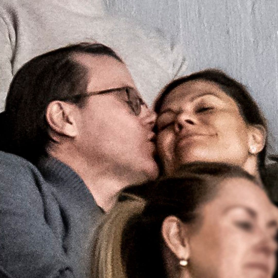 Victoria de Suecia, como nunca la habíamos visto, en las imágenes más amorosas con su marido