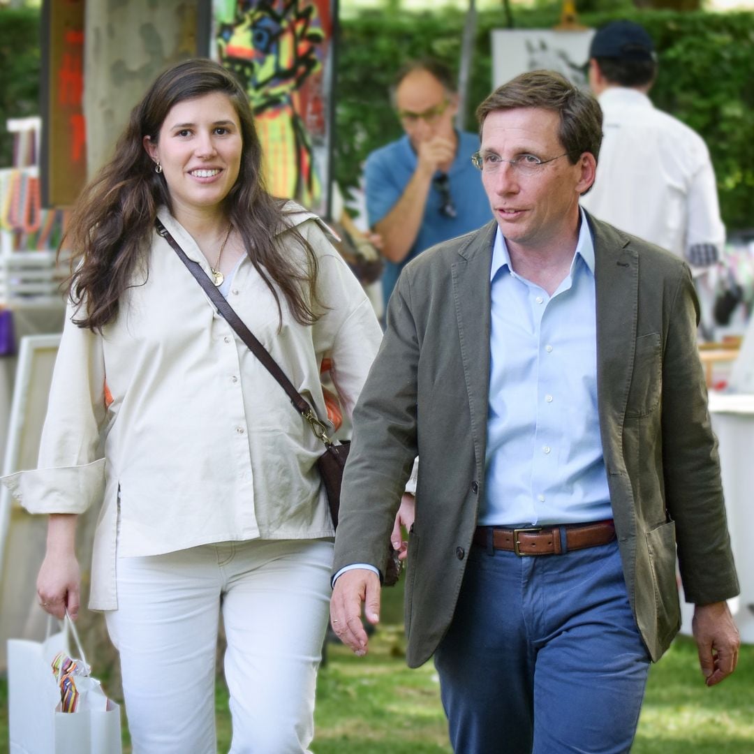 José Luis Martínez-Almeida comparte la primera foto de su hijo con Teresa Urquijo
