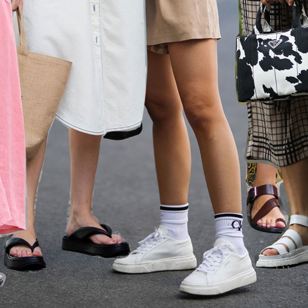Esta semana, olvida los tacones: 7 looks con prendas de tendencia y zapatos cómodos