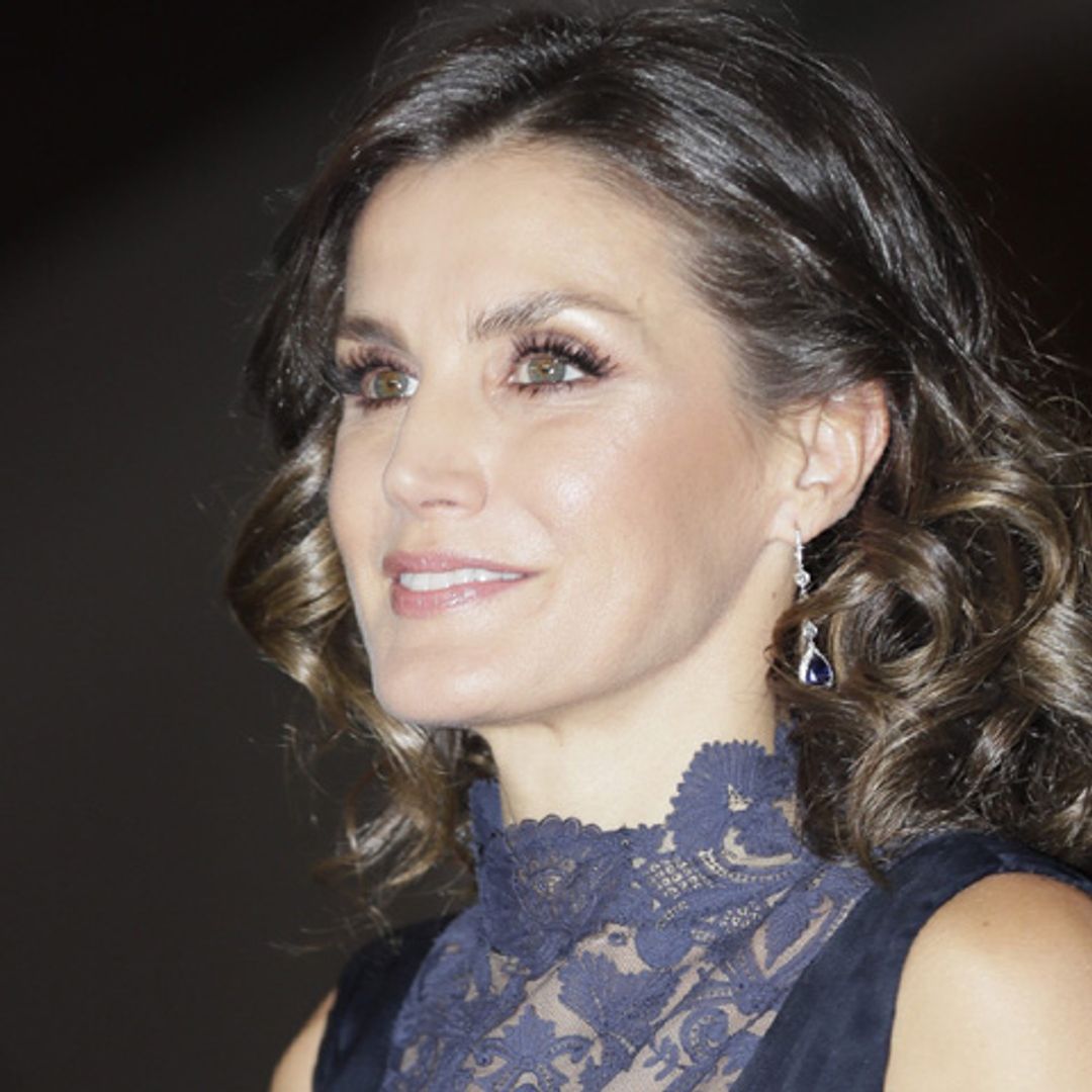 La Reina Letizia impacta con el 'no escote' que más estiliza