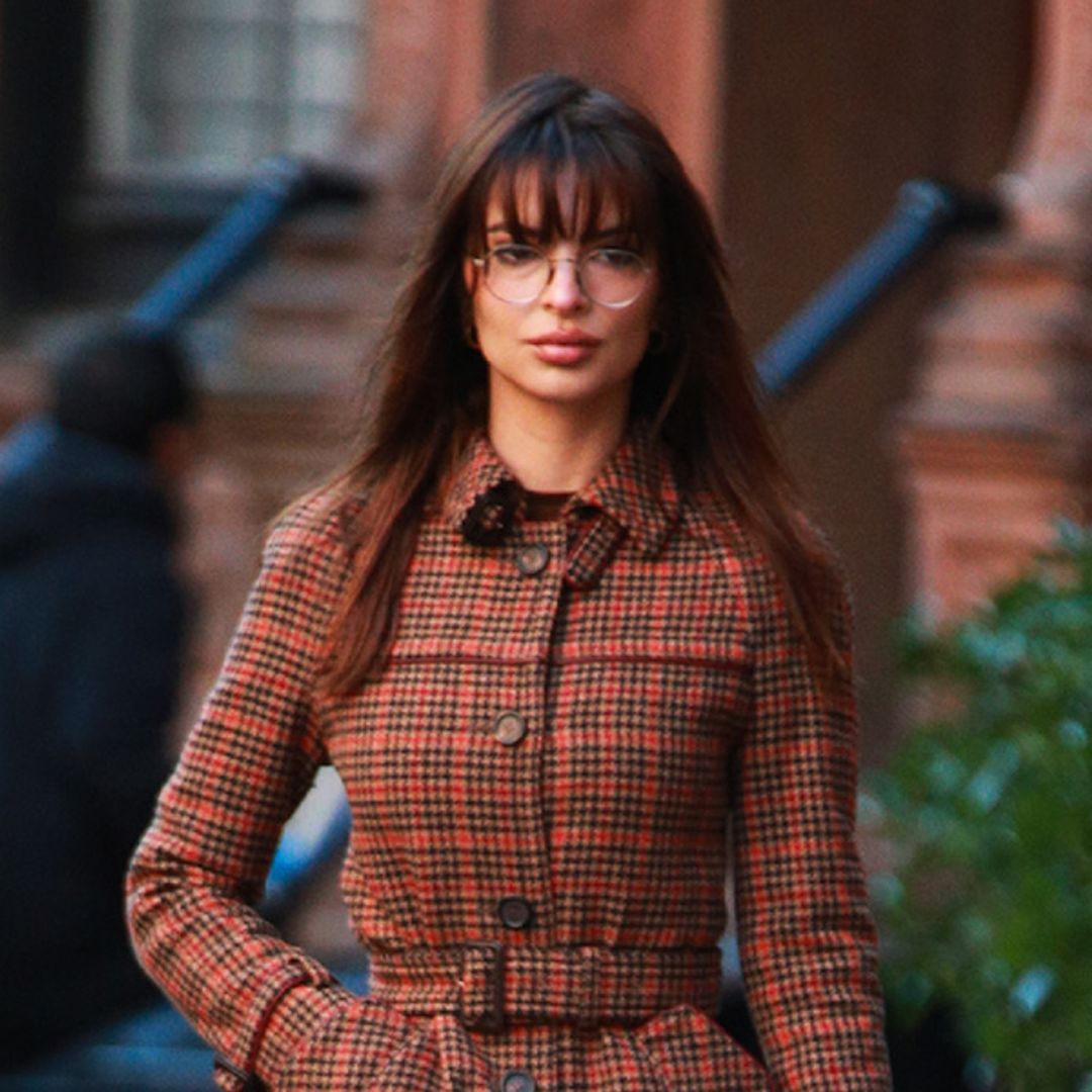Todos los abrigos que son tendencia ya los ha llevado Emily Ratajkowski