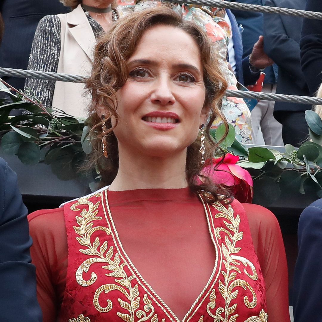 Isabel Díaz Ayuso se convierte en 'loba' por una noche junto a Shakira y desvela la millonada que ha dejado en Madrid