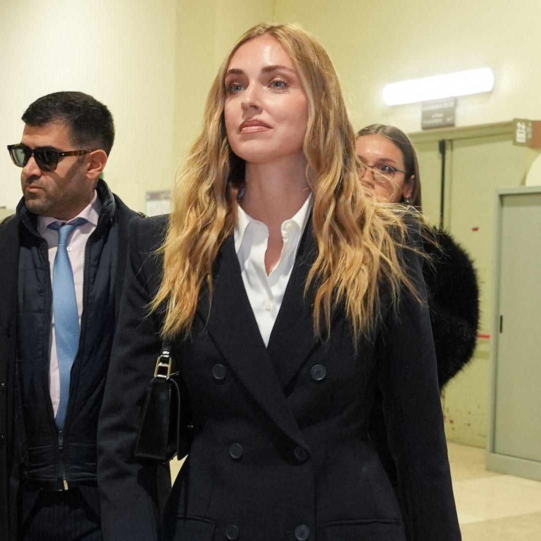Chiara Ferragni vestida de traje en su juicio por el caso Pandoro