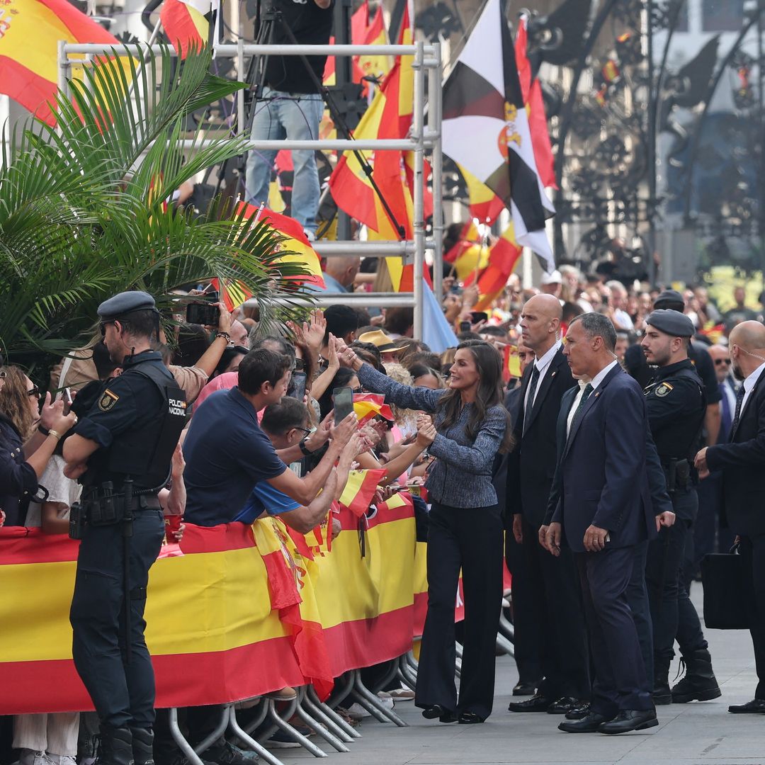 EN DIRECTO. Los reyes Felipe y Letizia llegan a Ceuta: las imágenes de su baño de masas durante la primera parada de su histórica visita