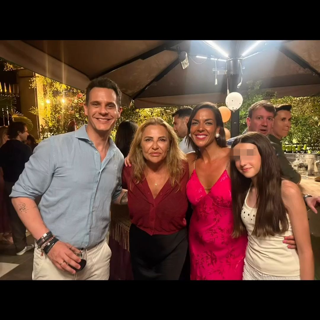 Cristina Tárrega coincidió con Patricia Pardo y Christian Gálvez en la multitudinaria celebración con la que Adriana Dorronsoro dio la bienvenida a los 40