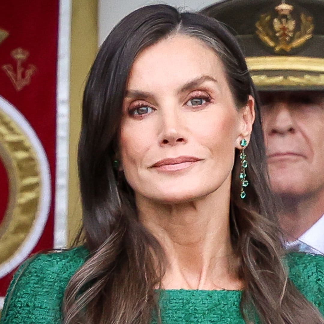 La reina Letizia sorprende con un vestido verde esmeralda por primera vez en el Día de la Hispanidad