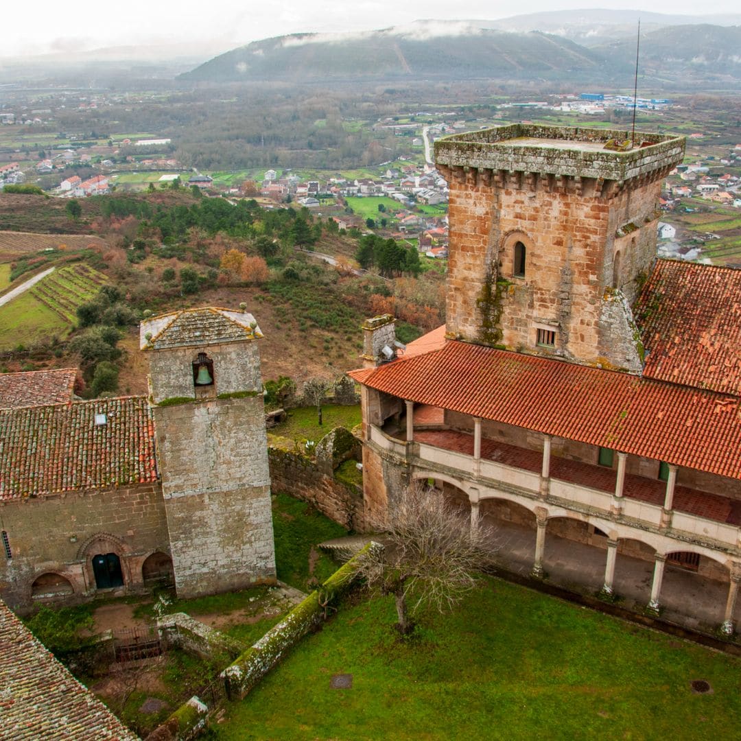 Castillo de Monterrei, palacio, iglesia y Torre de las Damas, Ourense, Galicia
