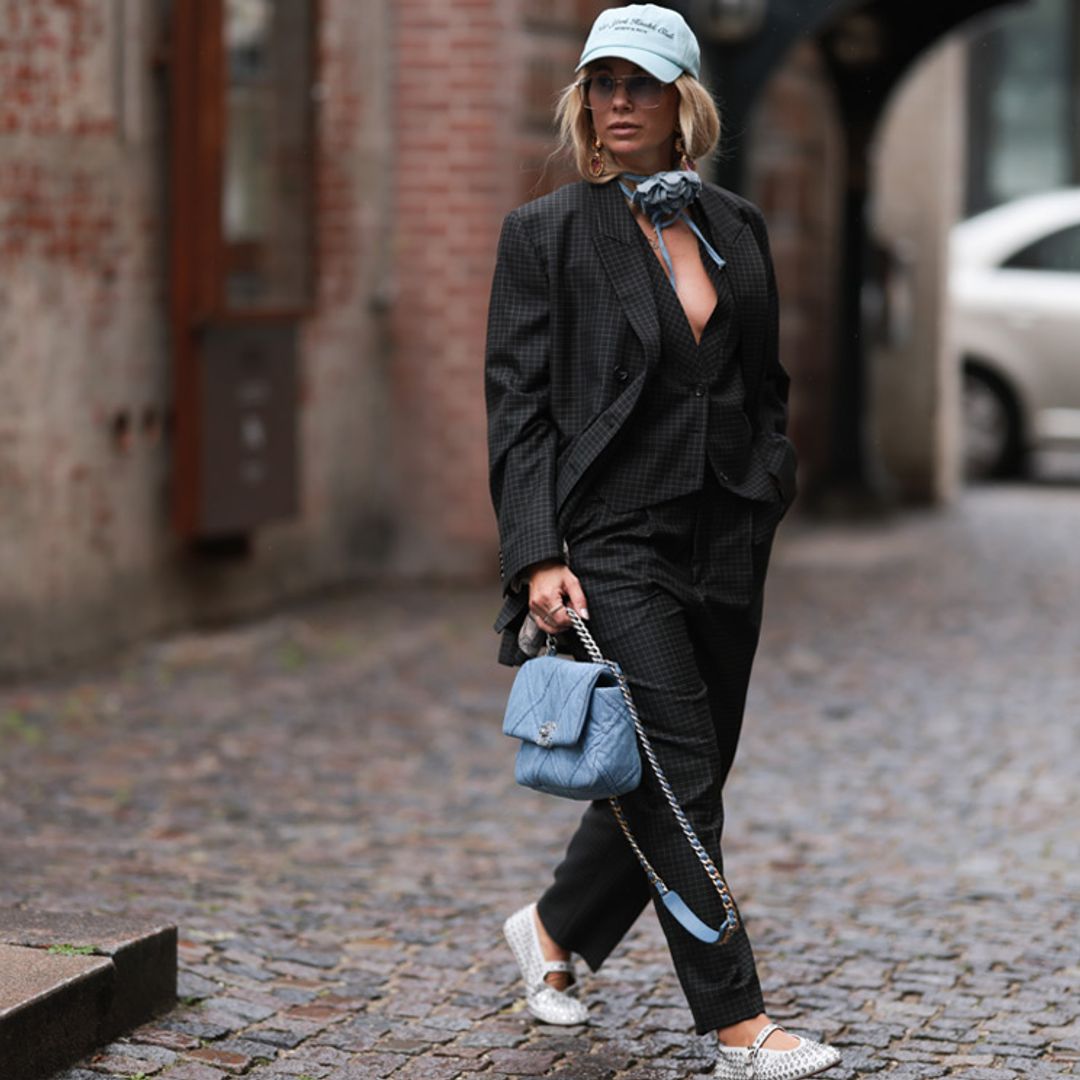 ¿No quieres llevar tacones altos esta Navidad? Te proponemos cinco looks de fiesta con calzado cómodo