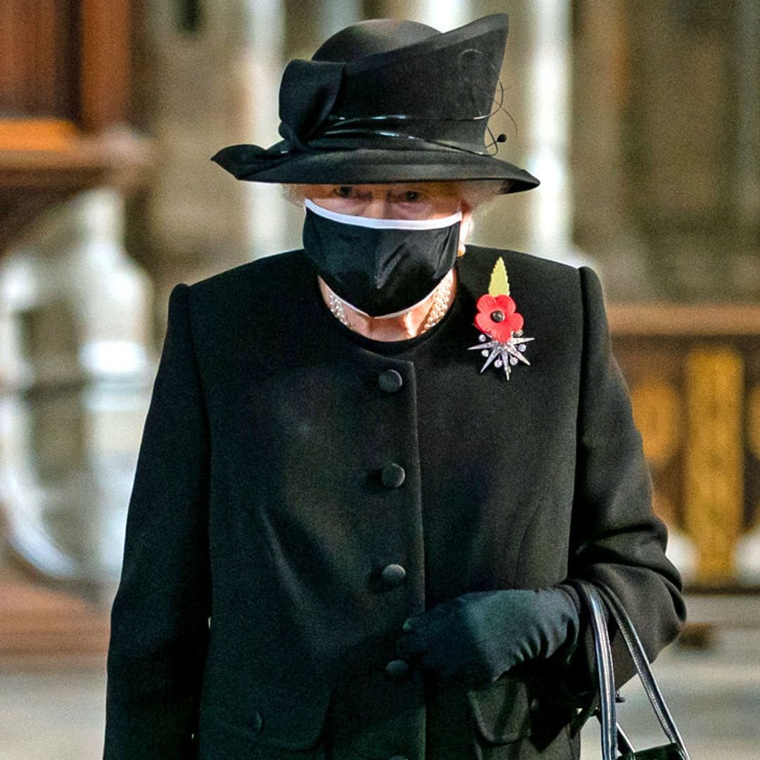 El luto vuelve a acompañar a Isabel II por la muerte de su amiga y asistente personal Lady Farnham