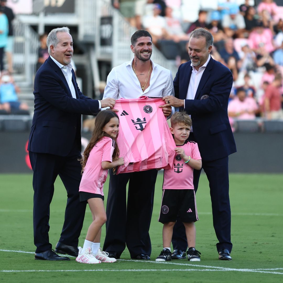 Rodrigo De Paul fue presentado en el Inter Miami junto a sus hijos y con la presencia de Tini Stoessel