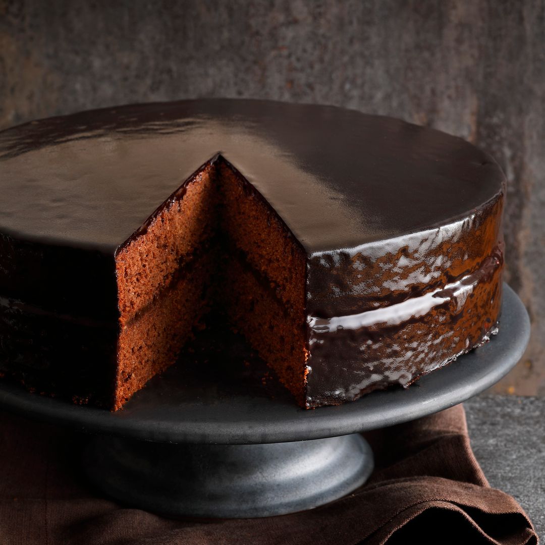 La tarta que enloquecerá a todos los amantes del chocolate: esponjosa, de cobertura suave y relleno jugoso
