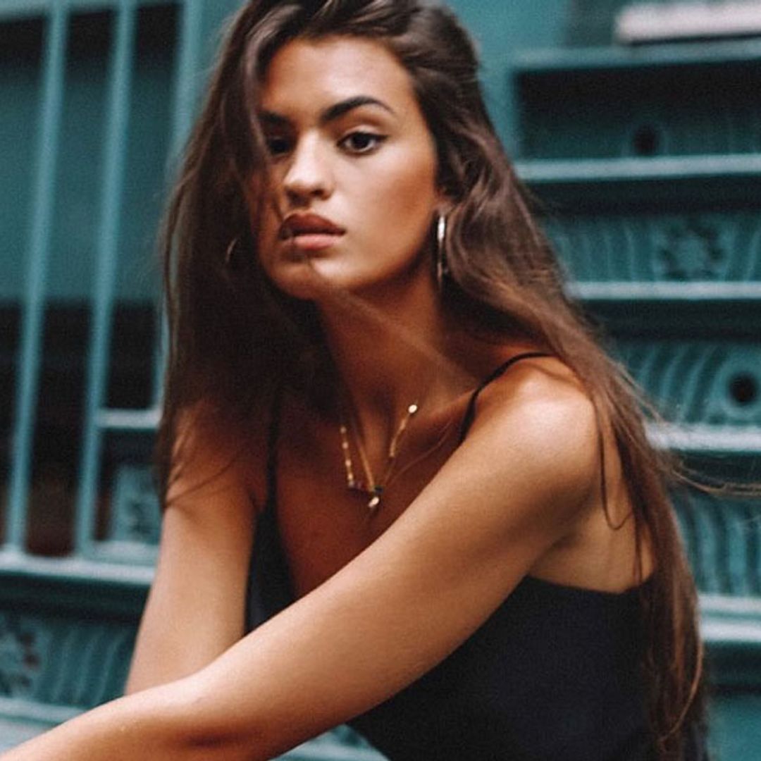 Vuelve el vestido lencero superventas de Zara, ahora en el color de la primavera