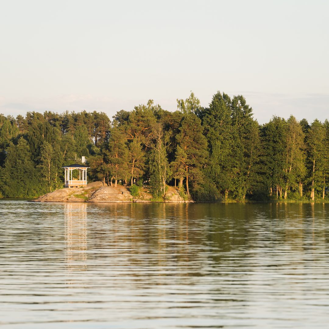 Aguas del lago Kallavesi en Kuopio, Finlandia