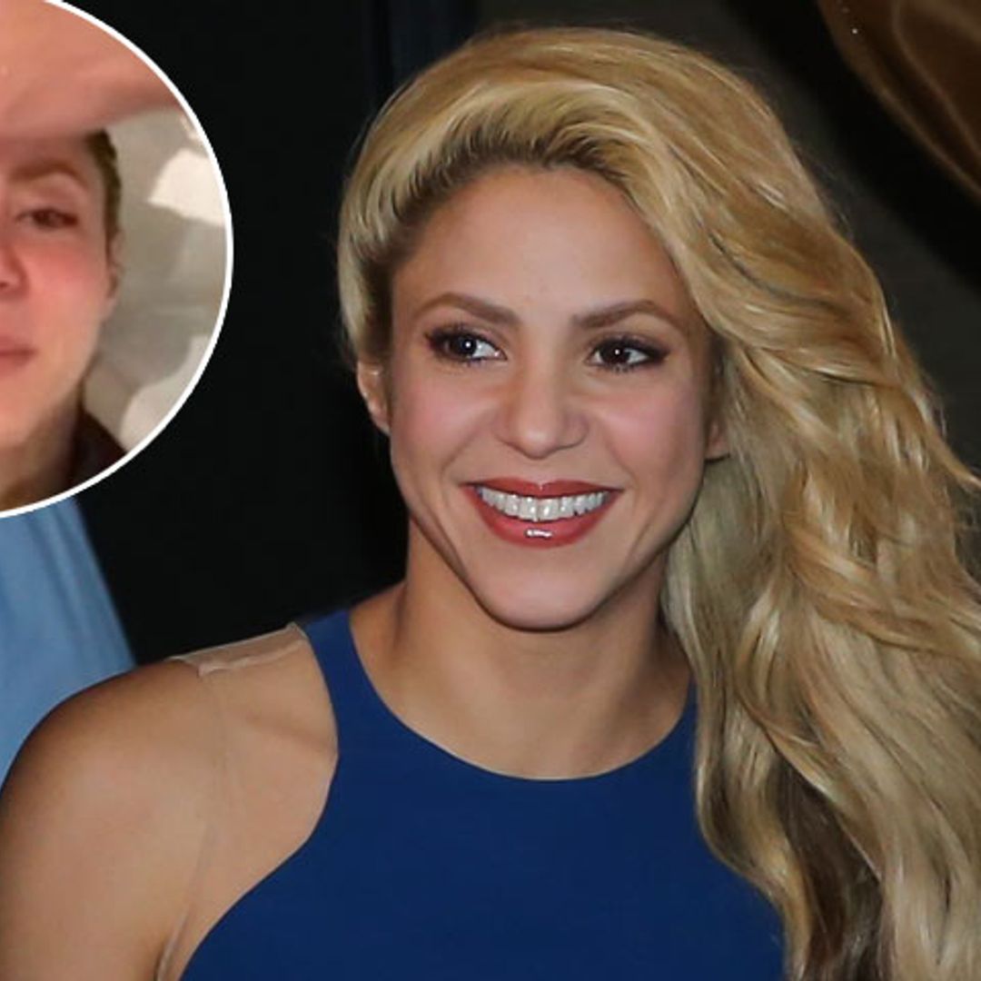 Shakira se 'relaja' poniéndose en manos de su peluquero personal... ¡Gerard Piqué!