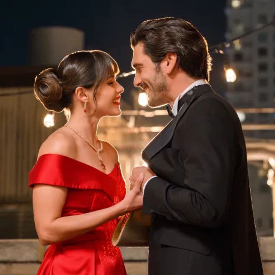 Fans de ‘Velvet’, abrid bien los ojos: un nuevo imperio de amor y moda llega a Nova con Yon González y Samantha Siqueiros