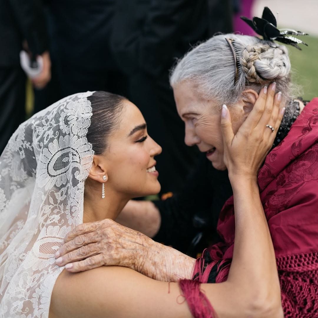 Ale Capetillo conmueve al cumplir el sueño de su abuelita Yeya con un detalle inolvidable en su boda