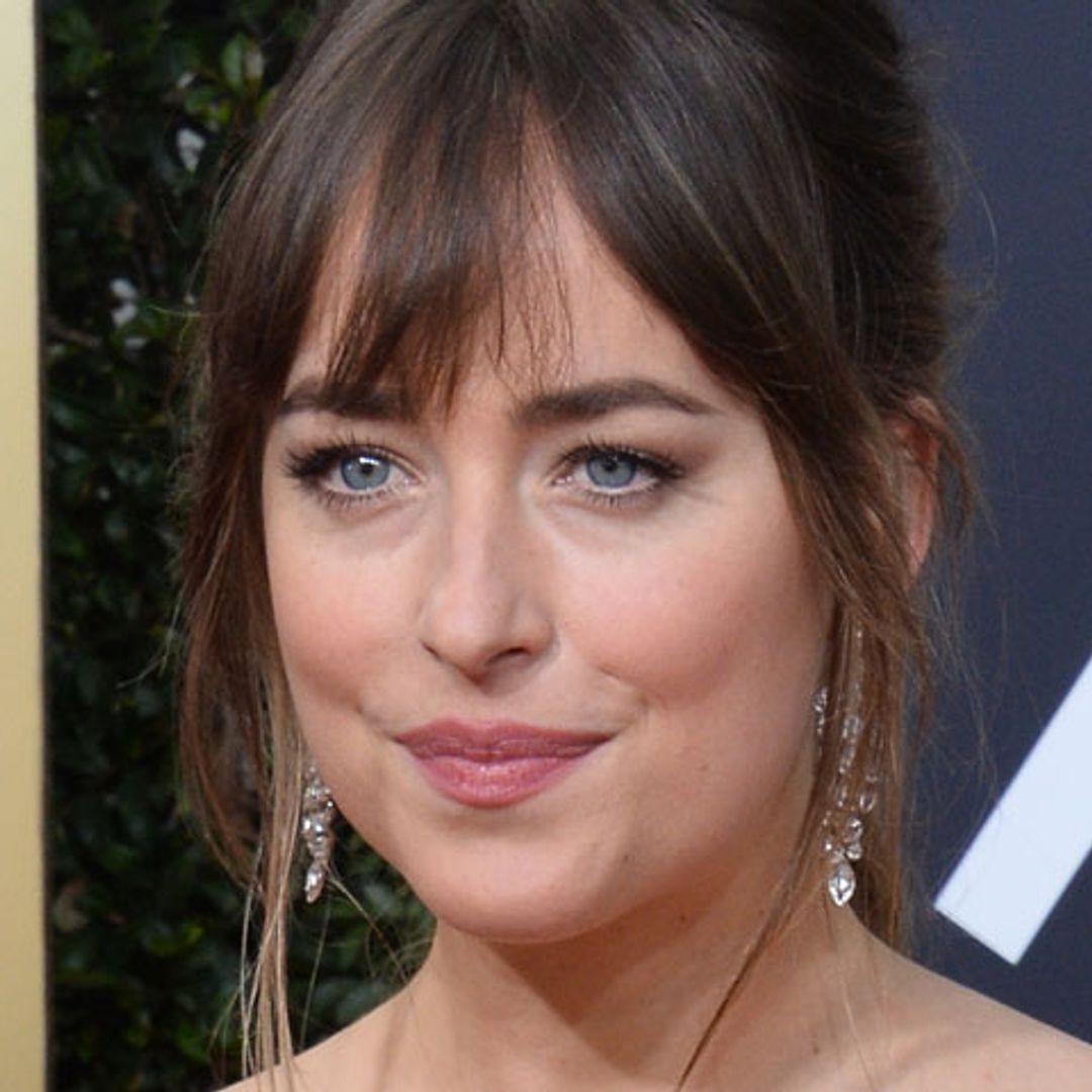 Dakota Johnson cuenta la verdad sobre el incómodo momento entre Angelina Jolie y Jennifer Aniston en los Globo de Oro