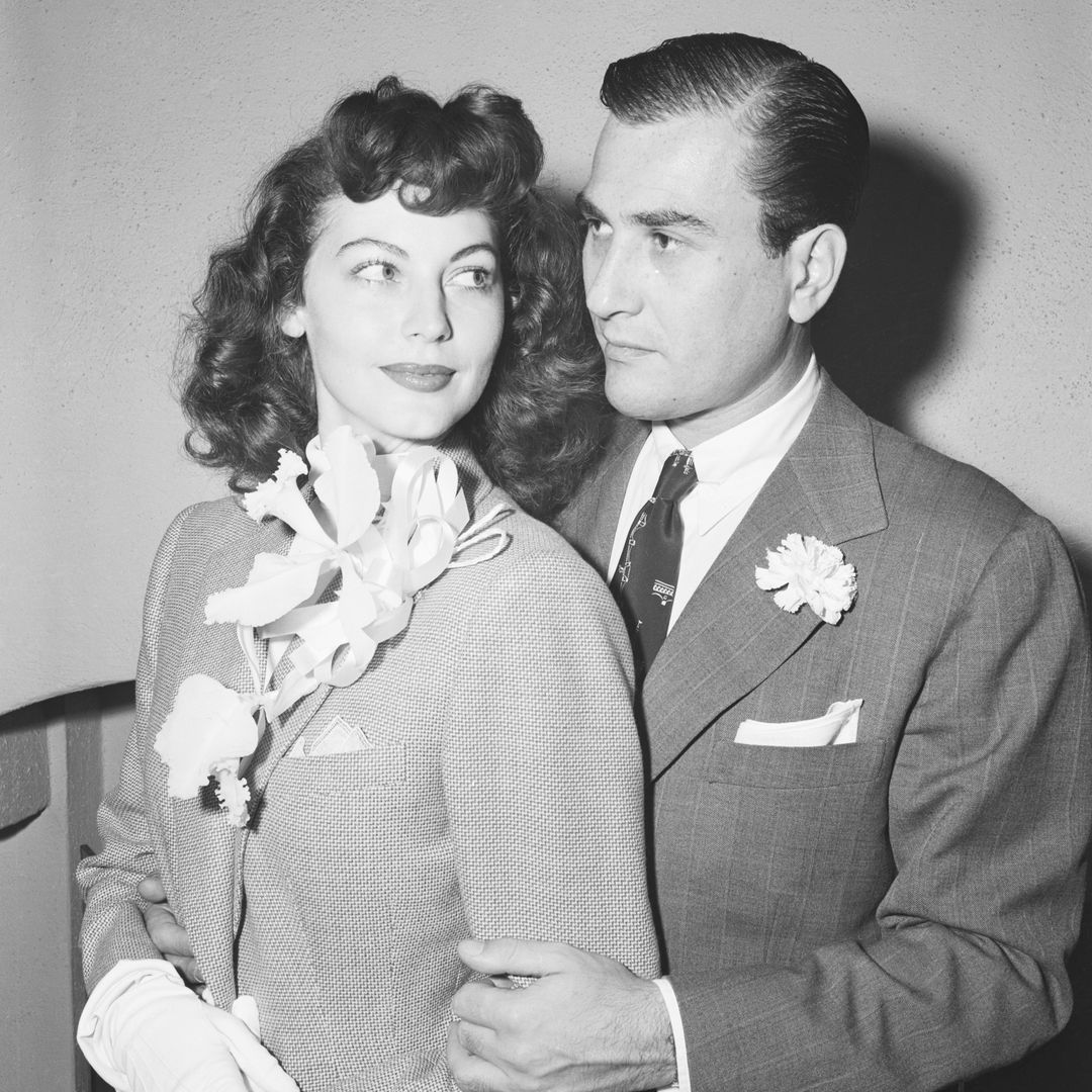 Un traje azul en lugar del vestido blanco con el que soñaba, orquídeas que aún se conservan y un fugaz matrimonio: la boda de Ava Gardner y Artie Shaw