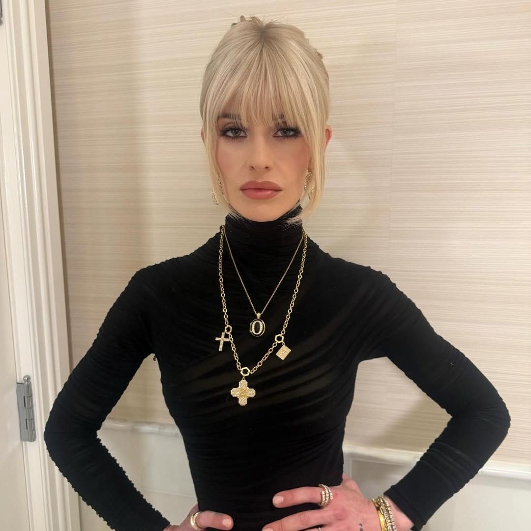 Kelly Osbourne presume de un corte de pelo muy corto semanas tras romper con su prometido en nuevas fotos con su hijo