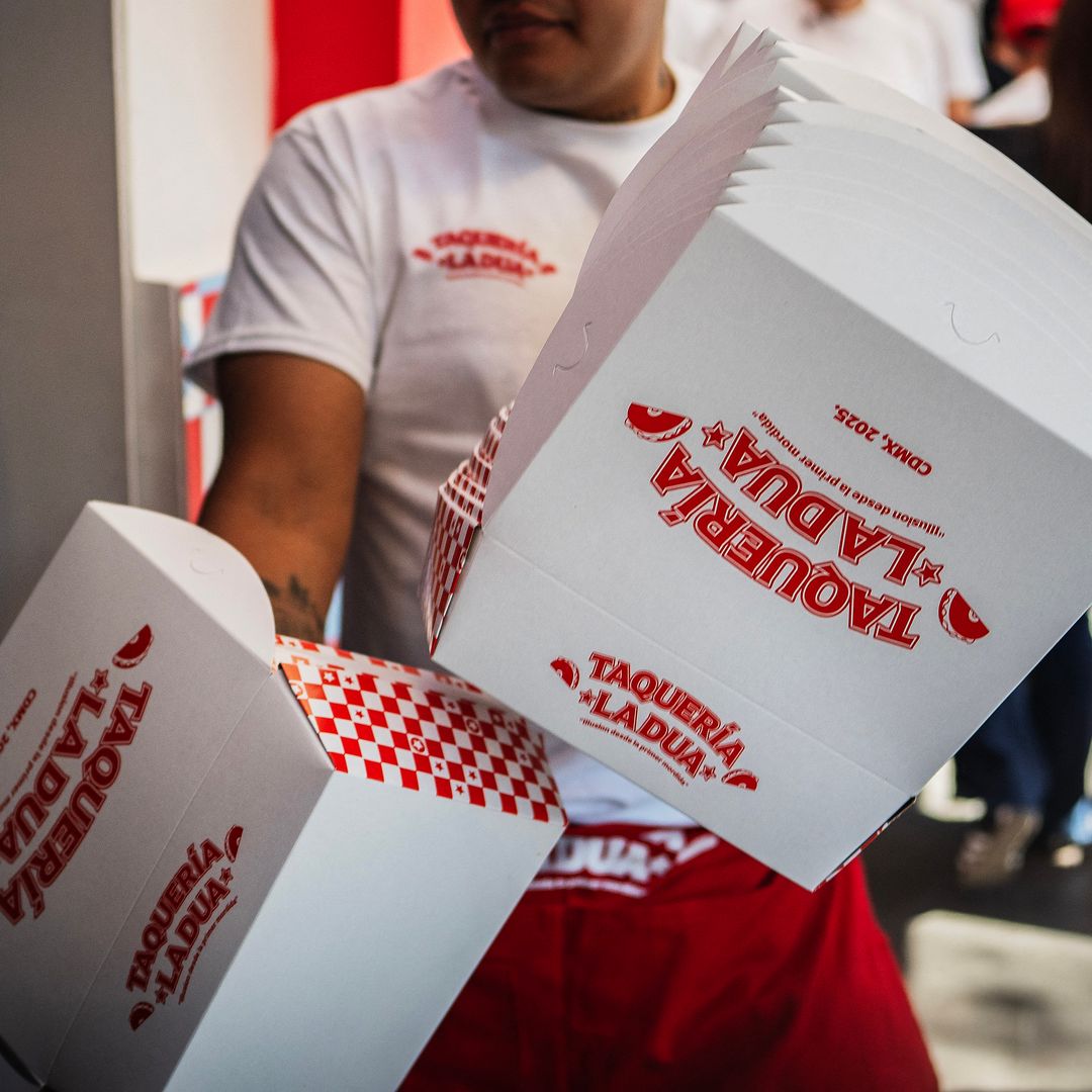 Dua Lipa tiene una pop up de taquería para sus fans mexicanos.