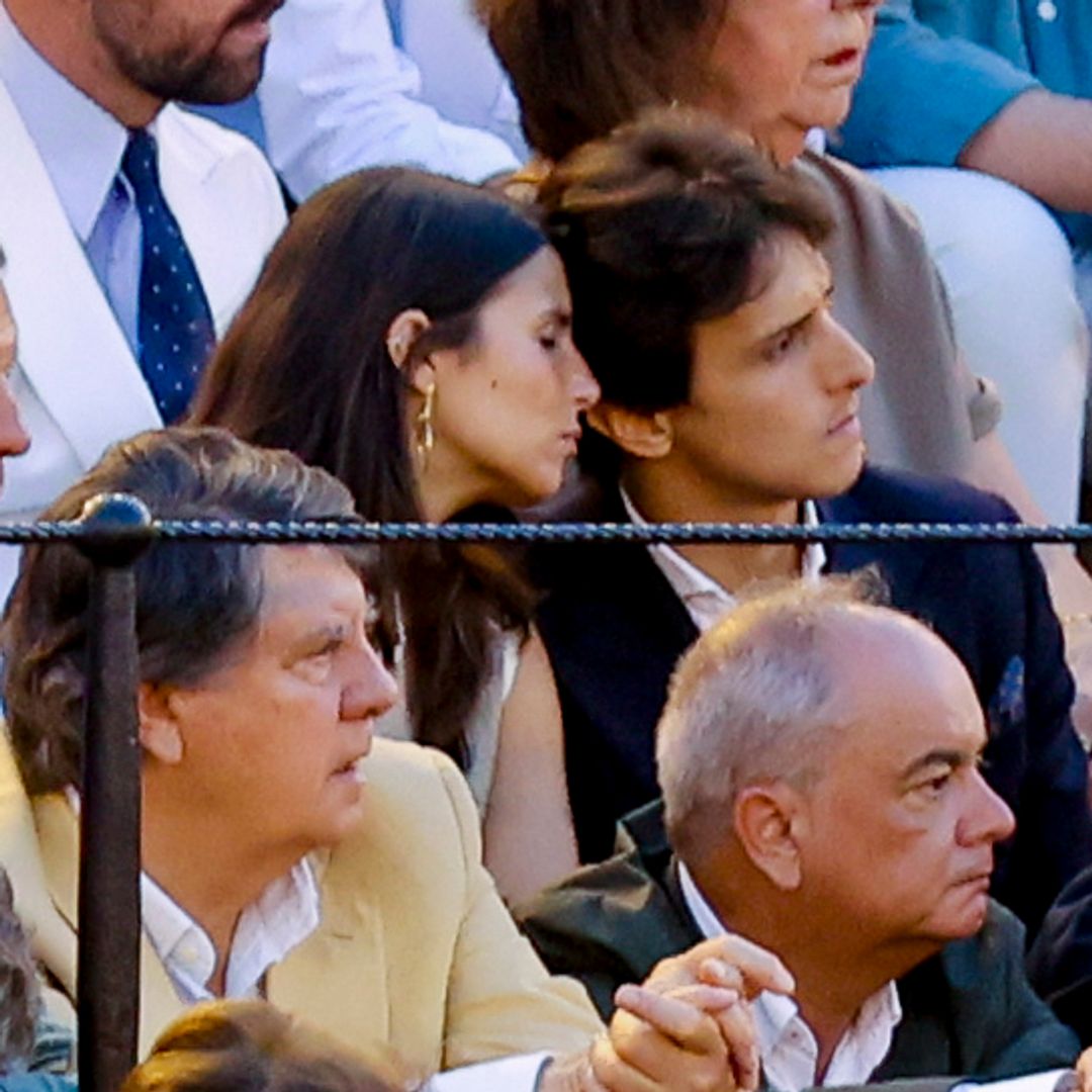 Tana Rivera y Roca Rey viendo la corrida en la Plaza de la Maestranza de Sevilla el 4 de junio de 2026
