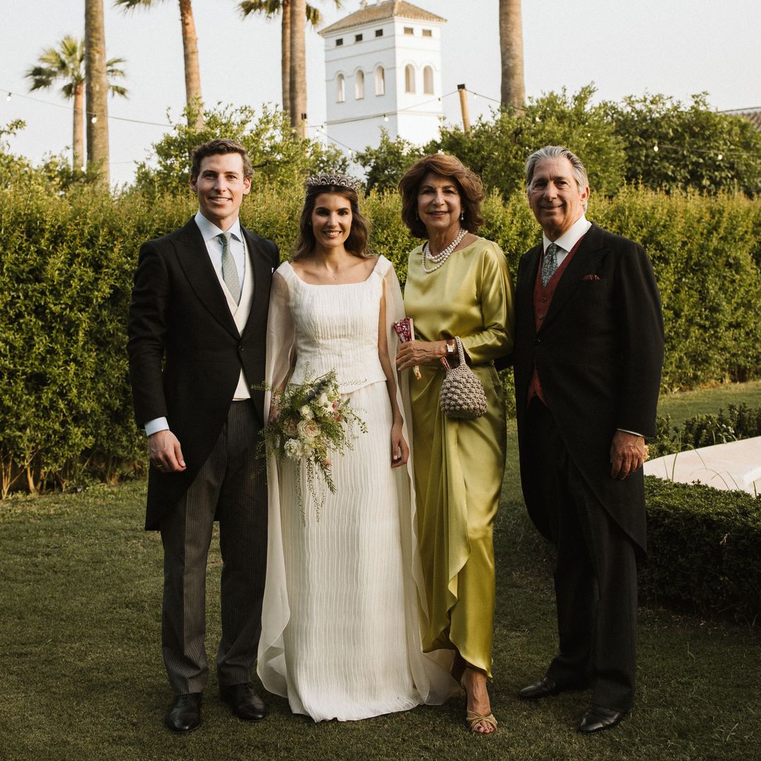 La pareja con la madre de la novia Marina Beca y el marido de ésta, Ignacio Loring, que es como un padre casi para Maru