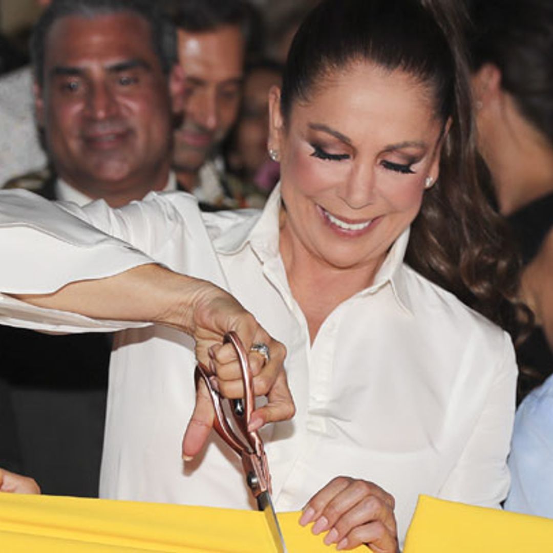 Fuegos artificiales y vítores, en el regreso al trabajo de Isabel Pantoja