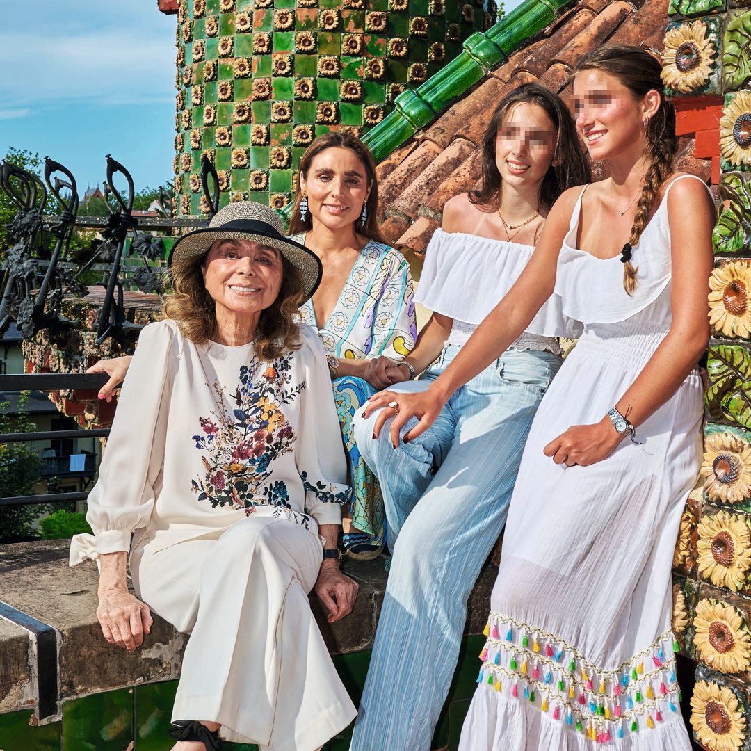 Paloma Segrelles y su familia cambian el sur por el norte en sus primeras vacaciones sin su padre: "Recordando sus sabios consejos y su constante sonrisa"