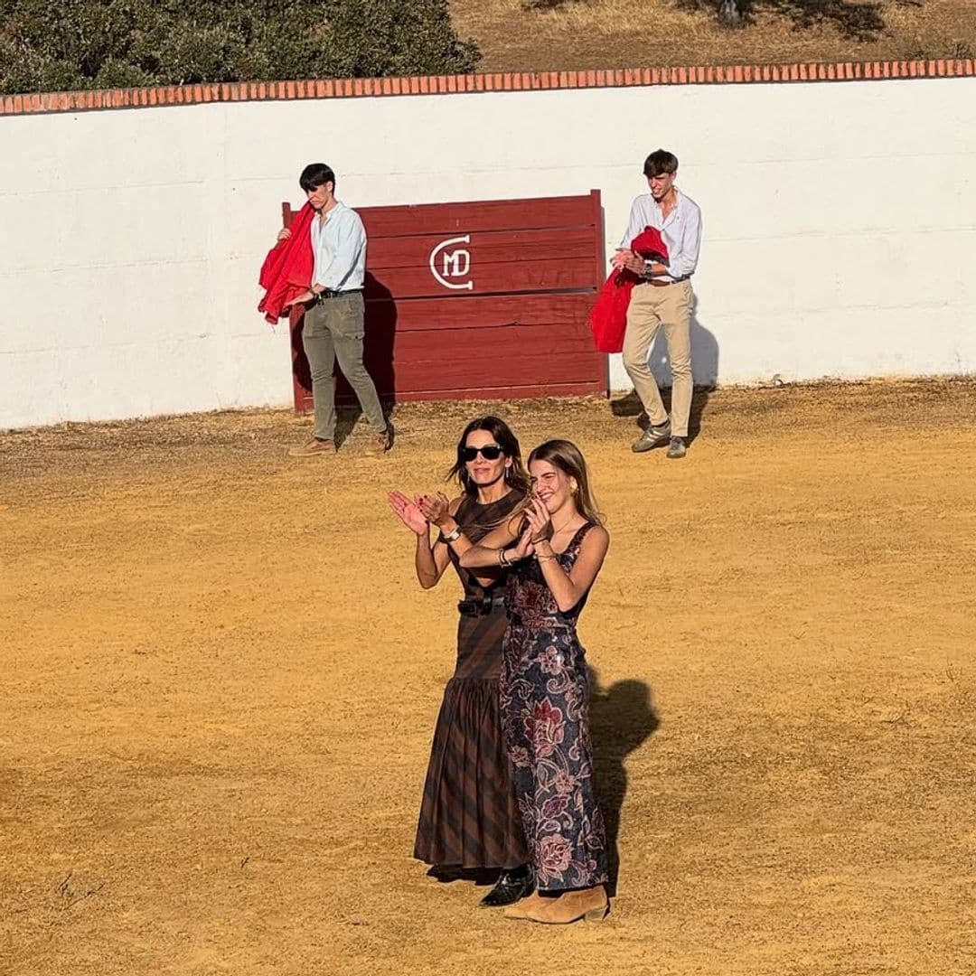 Así ha celebrado Triana, hija de 'El Cordobés' y Virginia Troconis, su 18 cumpleaños por adelantado: capea, flamenco y familia